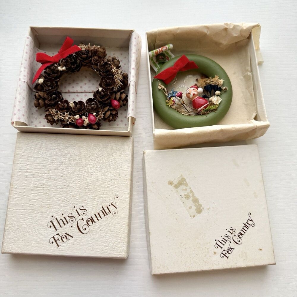 Vintage in Box 2x Christmas Mini Wreaths This is Fox Country Pinecone Santa M8